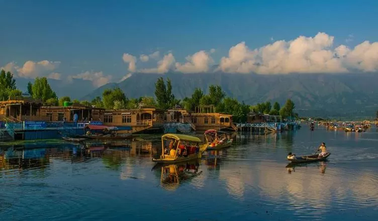 Houseboat Ride