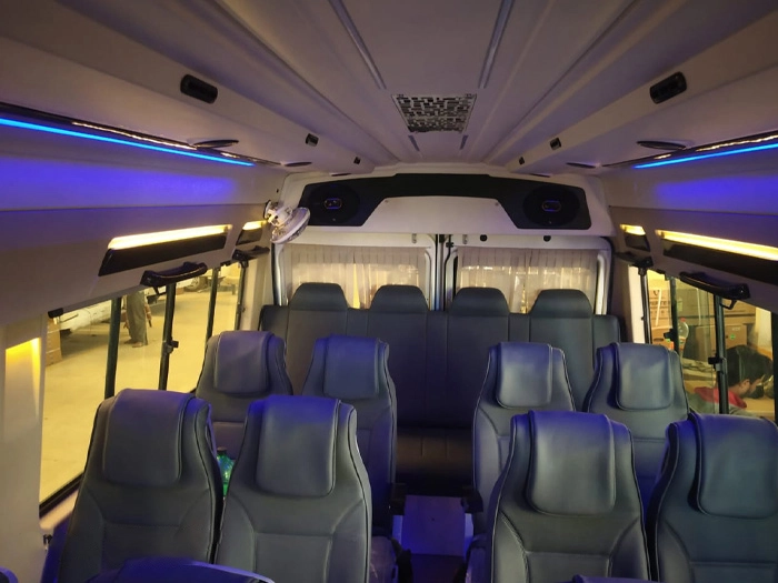 18 Seater Tempo Traveller