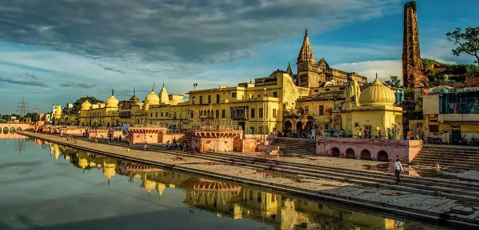 Tempo Traveller Ayodhya
