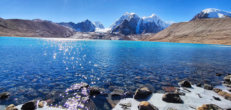 Tempo Traveller Leh Ladakh