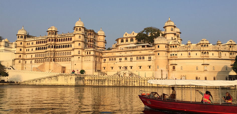 Tempo Traveller Udaipur